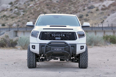 Fabtech 16-19 Toyota Tundra 4WD Trd Pro 4in Perf Sys w/Dlss 2.5 C/Os & Rr Dlss